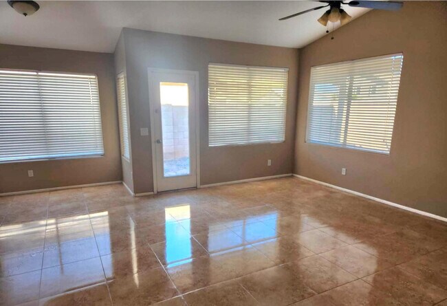 Building Photo - 607 N 167th Dr