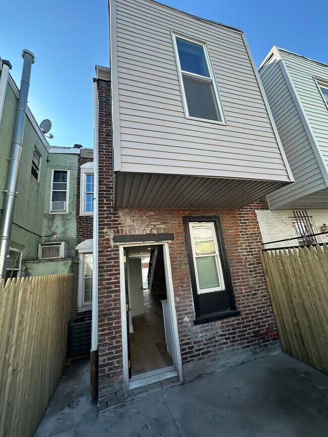 Building Photo - 3b1b house available in South Philly