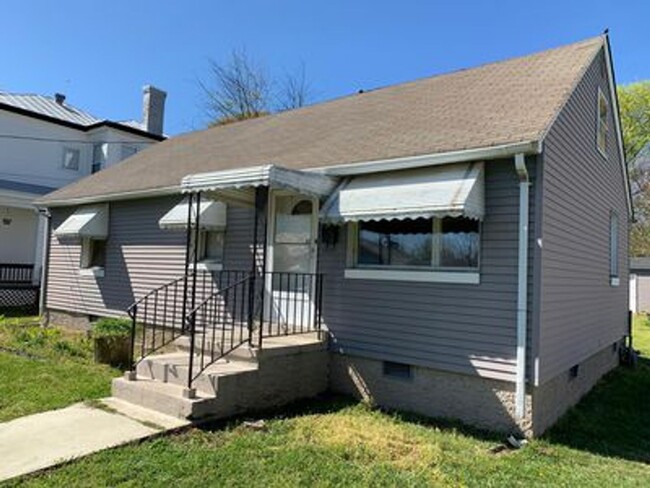 Primary Photo - 3 Bed 1 Bathroom House with yard in Church...