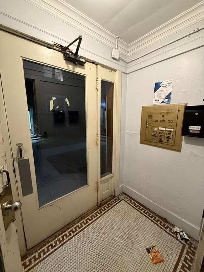 Building Photo - 1707 W Wallen Ave