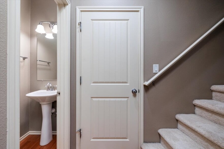 Powder Room & Garage Entry - 15186 SW Canyon Wren Way