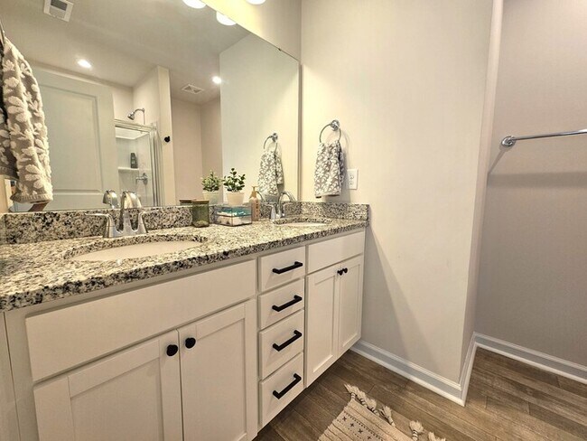 Building Photo - Nearly New  on Cul de sac