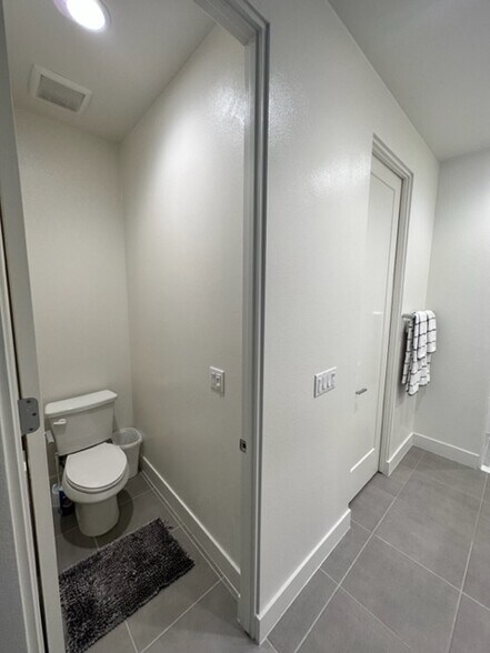 Building Photo - 80248 Whisper Rock Way