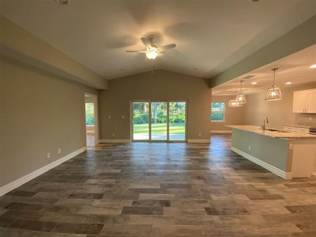 Building Photo - 129 Glades Dr
