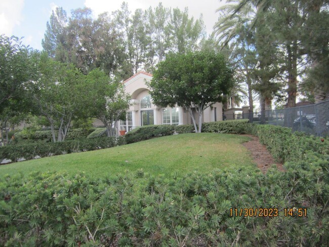 Building Photo - SPACIOUS PLACENTIA TOWNHOME