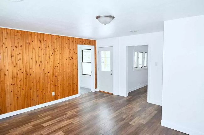 Building Photo - Beautiful Recently Renovated 2-Bedroom Home in Goshen's West Goshen Neighborhood