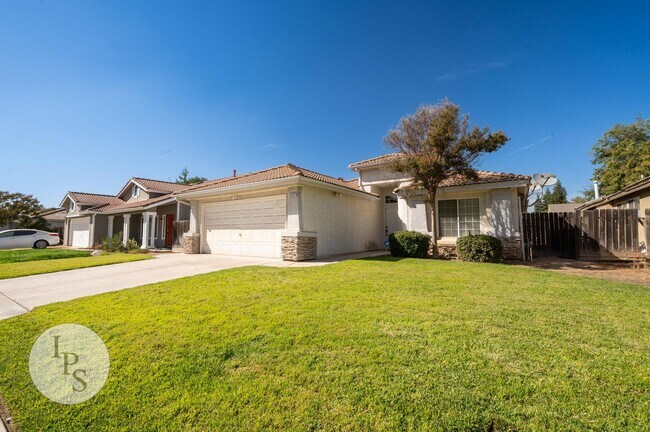 Building Photo - North West Fresno Home, 3BR/2BA, Built 1995 - Lots of Amenities!