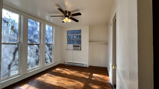 Building Photo - 3404 1/2 Grooms St-