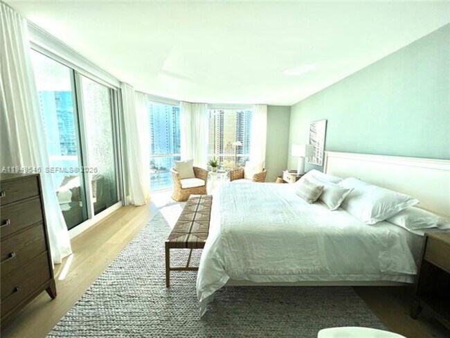 Building Photo - 16400 Collins Ave