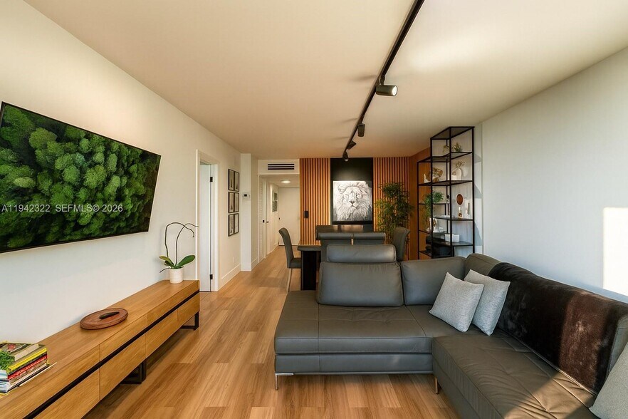 Building Photo - 3401 N Country Club Dr