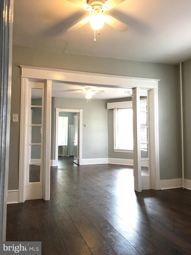 Building Photo - 1337 71st Ave