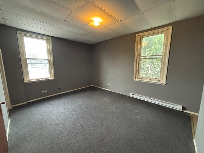Building Photo - 857 Cherry St