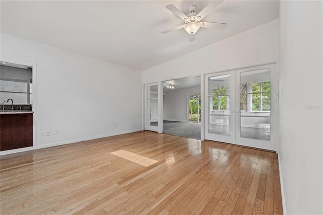 Building Photo - 2115 Sycamore Dr