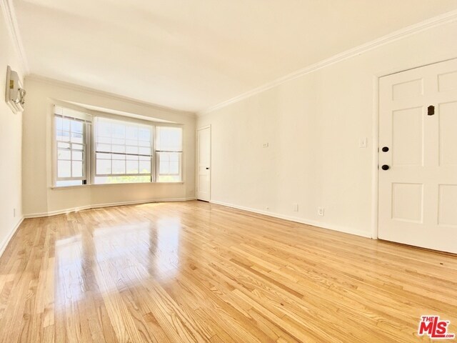 Building Photo - 2254 N Beachwood Dr