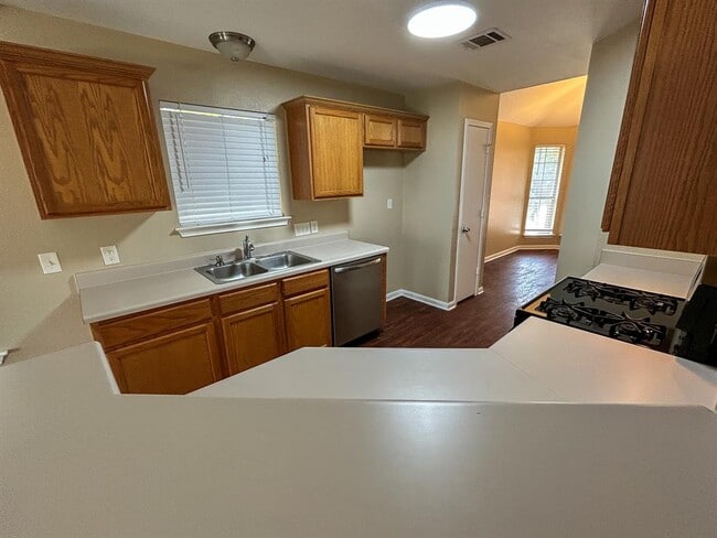 Building Photo - 305 N Heatherwilde Blvd