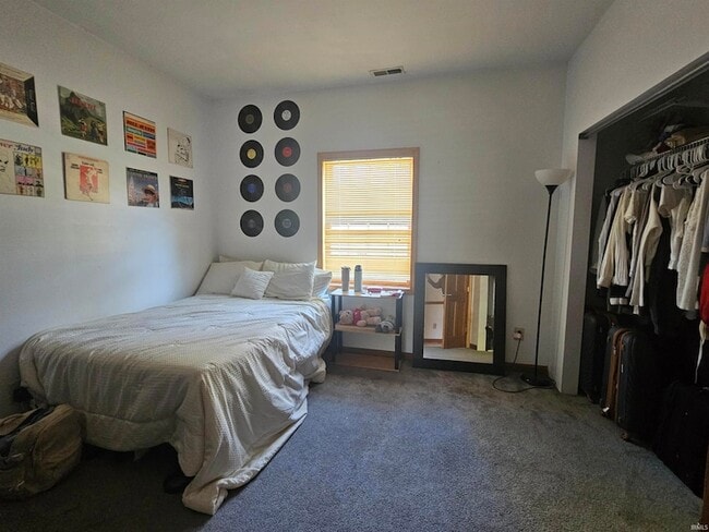 Building Photo - 405 E 15th St