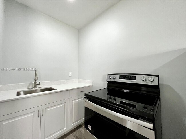 Building Photo - 806 NW 7th Terrace