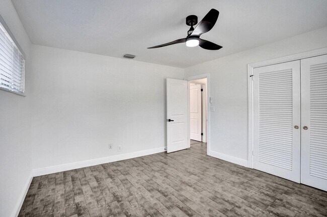Building Photo - 618 Lindell Blvd