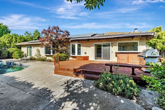 Building Photo - Spacious Saratoga Home with Great Outdoor ...