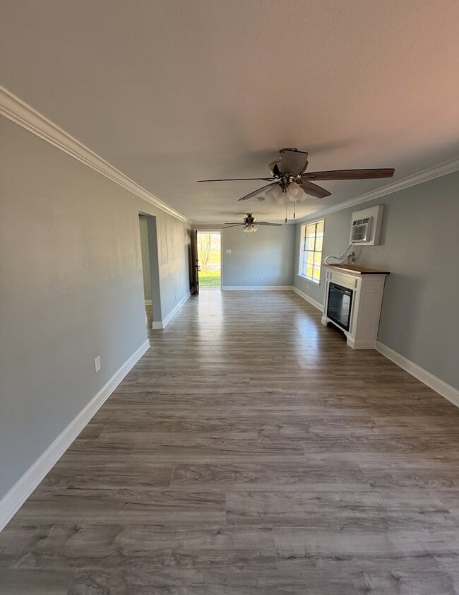 Building Photo - 6105 Hill Rd