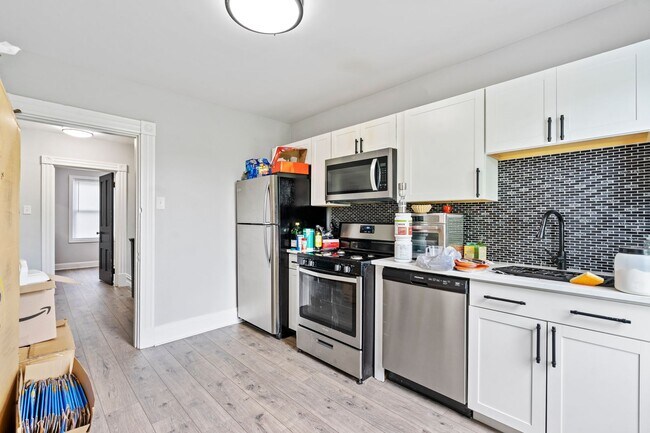 Building Photo - 388 Ingomar St