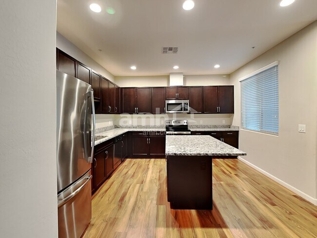 Building Photo - 20785 W Maiden Ln