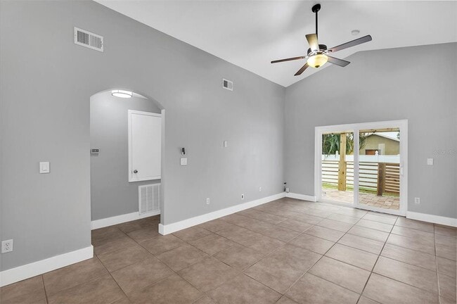 Building Photo - 7686 Pine Fork Dr