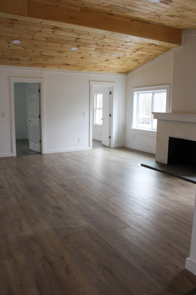 Building Photo - 842 Lloyd Ave