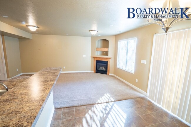 Building Photo - 3 Bed 3 Bath in Layton
