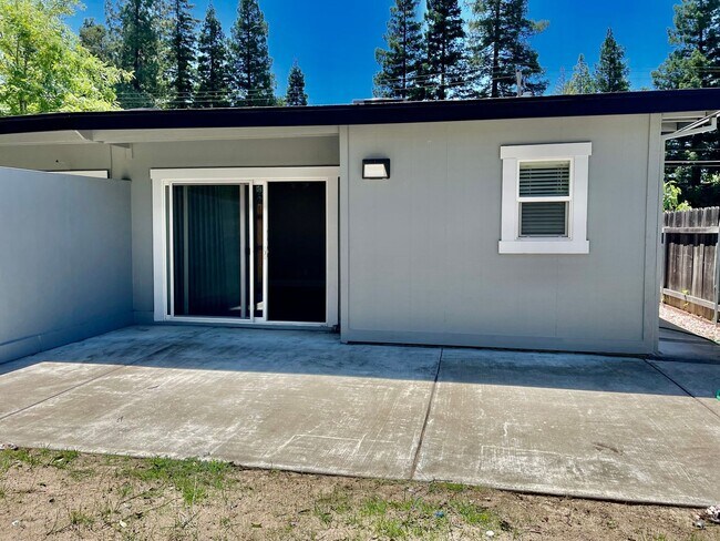 Building Photo - LARKSPUR 2431-2433