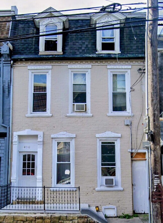 Building Photo - 430 W Turner St