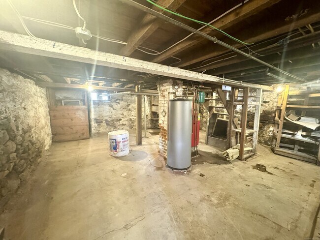 Building Photo - 137 High St