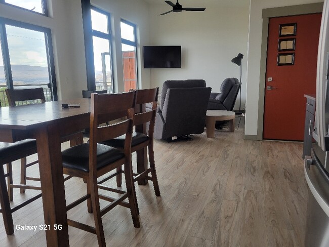 Building Photo - 2700 Old Dufur Rd