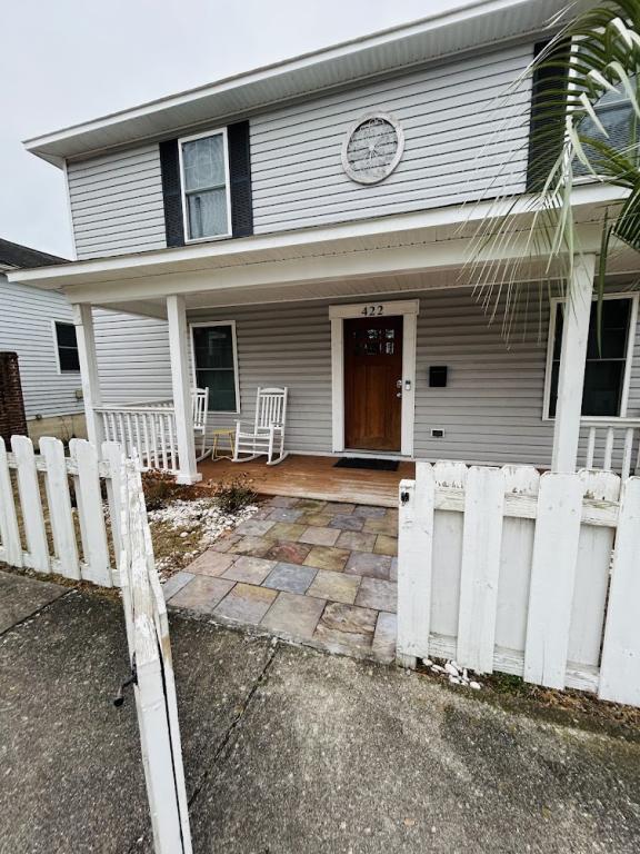 Building Photo - 422 S 7th St