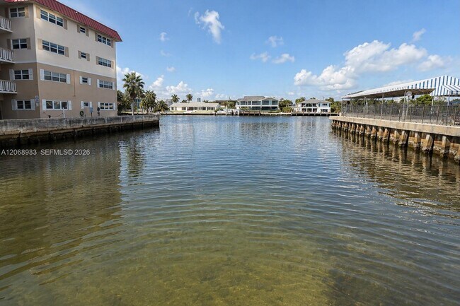 Building Photo - 2069 S Ocean Dr