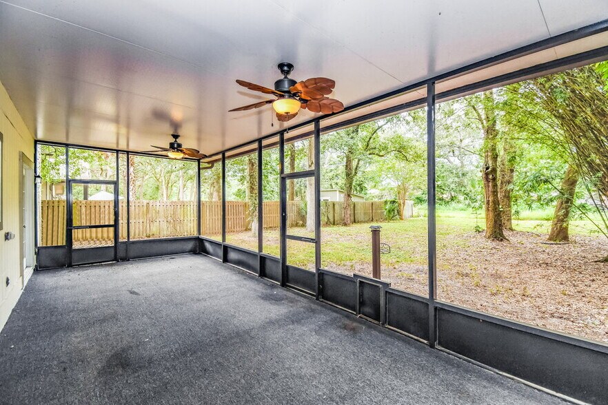 Building Photo - 9563 Sugar Hollow Ln