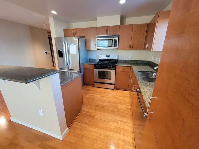 Building Photo - Luxury, Spacious 1 bedroom Apartment in Boulder at the Famous Peloton