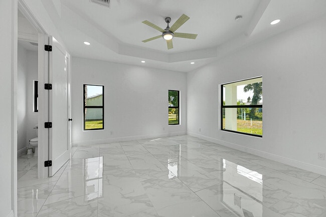 Building Photo - 6607 Deland Ave