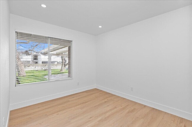 Building Photo - 6910 Eberhart St