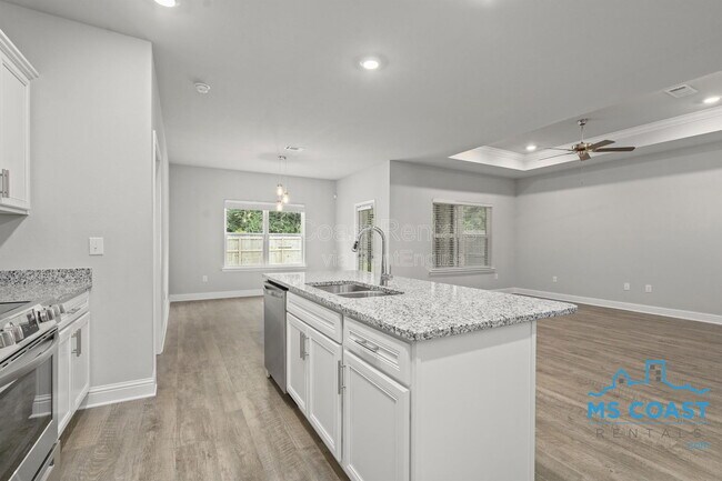 Building Photo - 5759 Overland Dr