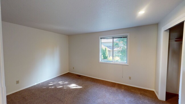 Building Photo - Prime Mountain Park Location! Minutes to D...