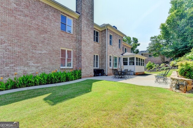 Building Photo - 8910 Pinehurst Cove