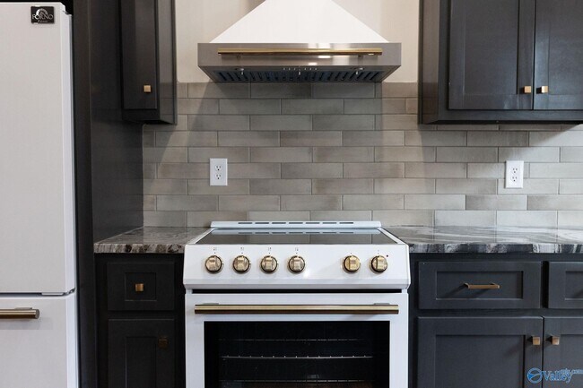 Building Photo - 719 Bank St NW