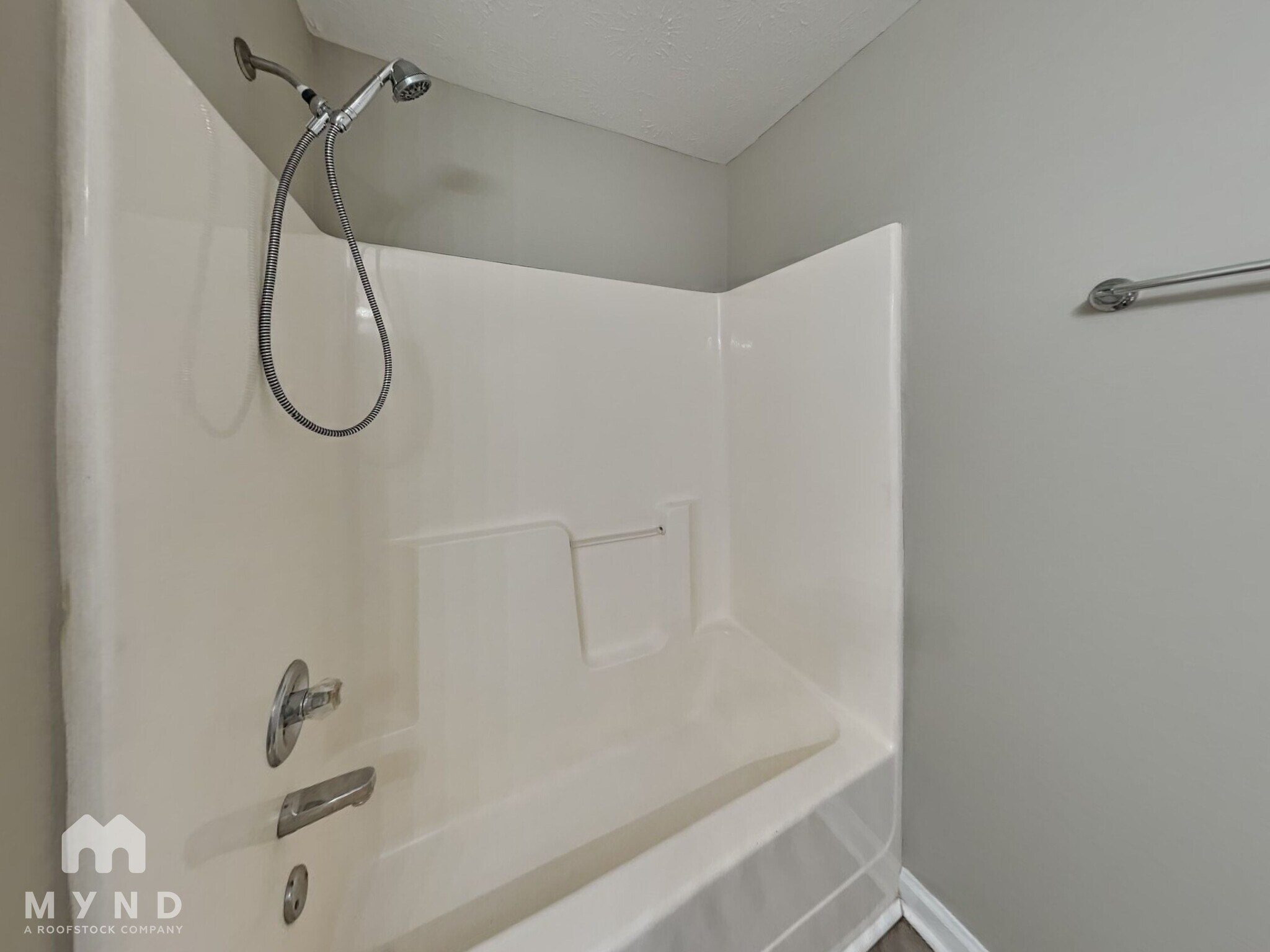 Building Photo - 305 Carter Ave