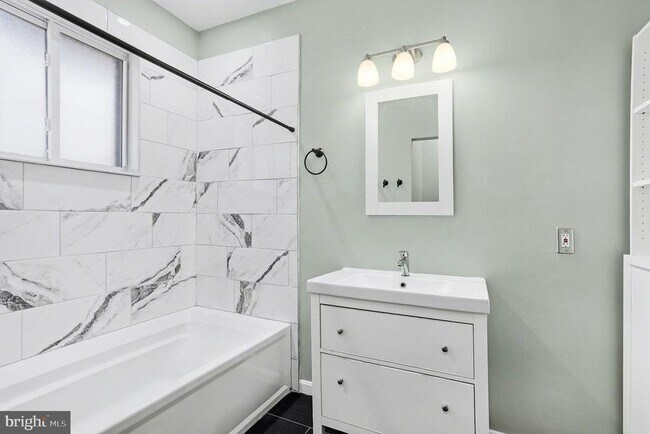 Building Photo - 906 Shelburne Rd