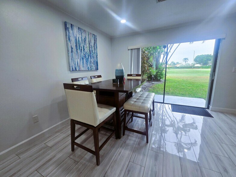 Building Photo - 5885 Northpointe Ln