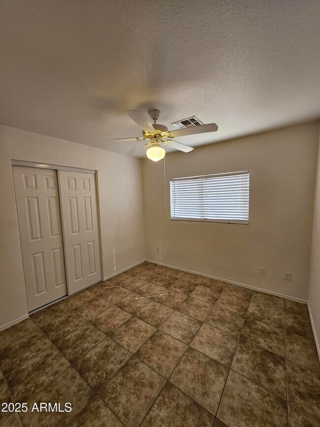 Building Photo - 674 W Kingman Loop
