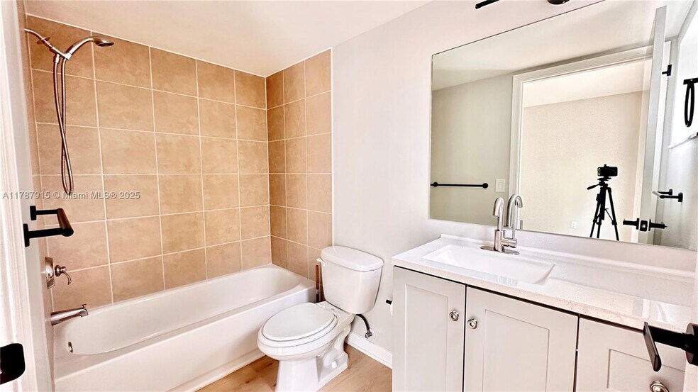 Building Photo - 1455 Holly Heights Dr