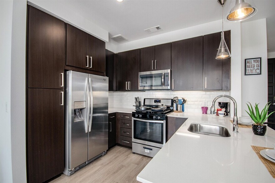 Building Photo - 2002 Holcombe Blvd