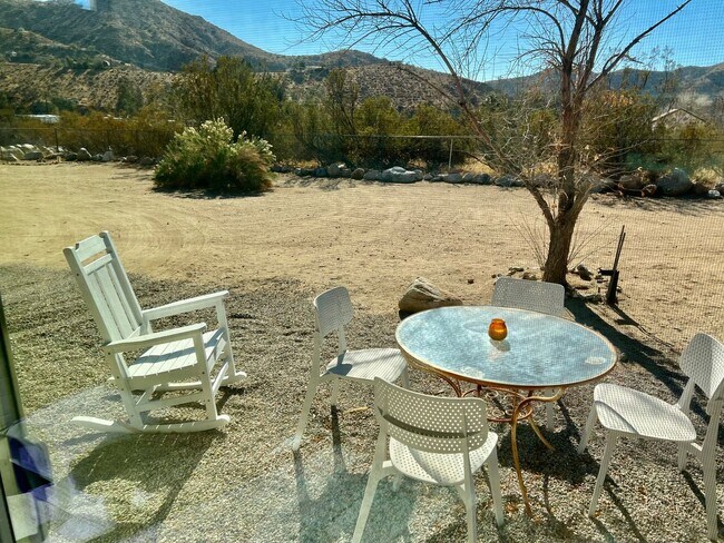 Building Photo - Private Casita with views